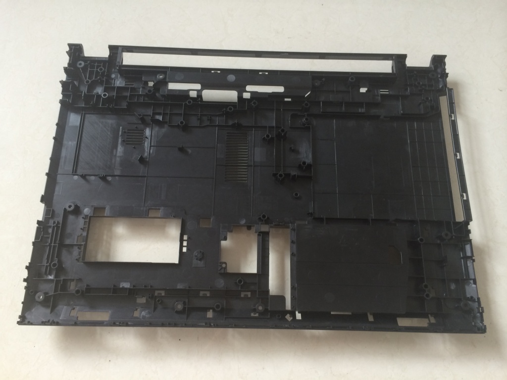 笔记本电脑下盖